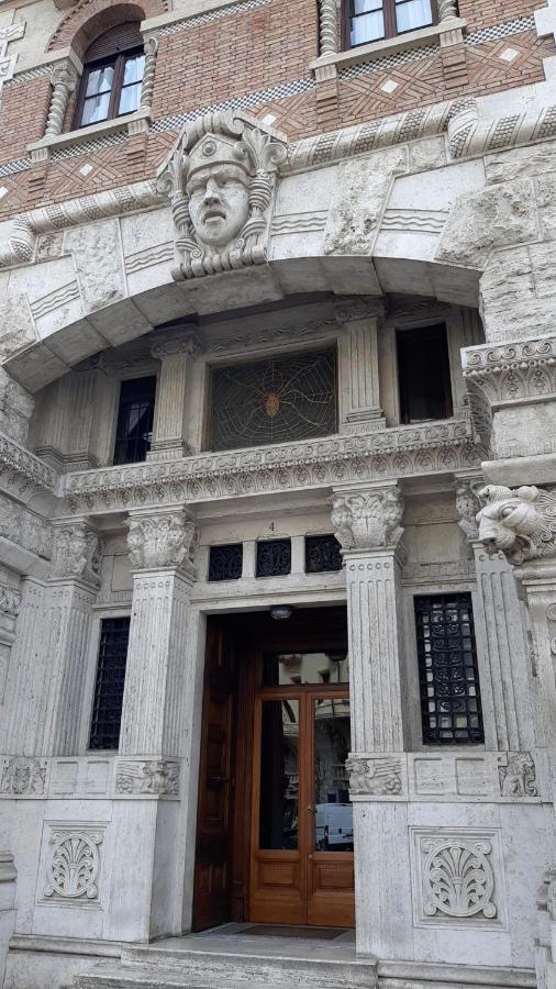 The Queen'S Coffer Rome Bagian luar foto